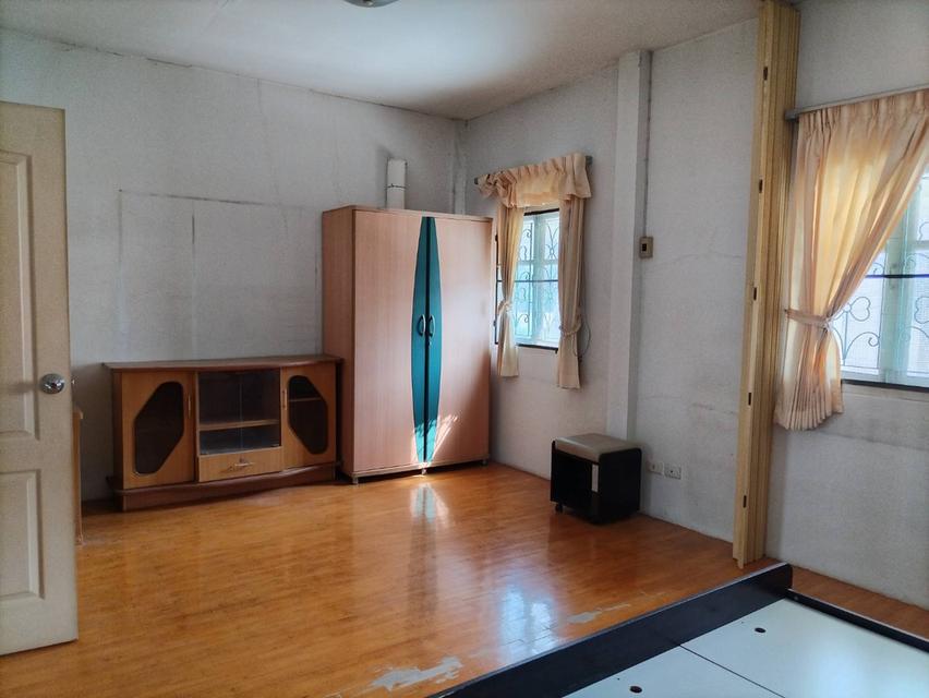 ทาวน์เฮ้าส์ 21 ตร.ว. 2ชั้น 4นอน 2น้ำ ม.ปิยวรารมย์1 บางบัวทอง(ถ.บางกรวย-ไทรน้อย) 3