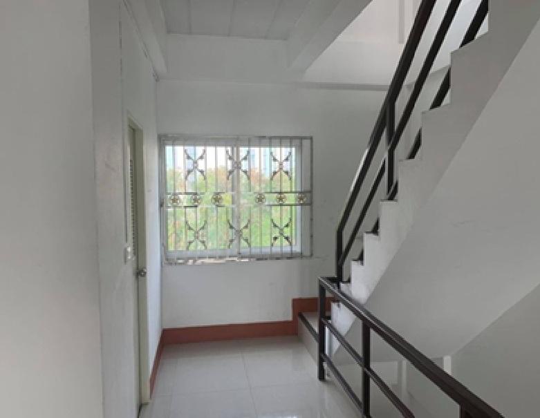 ให้เช่าอาคารพาณิชย์ 2 คูหา 4.5 ชั้น ริมถนนลาดกระบัง เข้าซอยไม่ลึก แอร์ 10 เครื่อง จอดรถในรั้ว 2 คัน 12