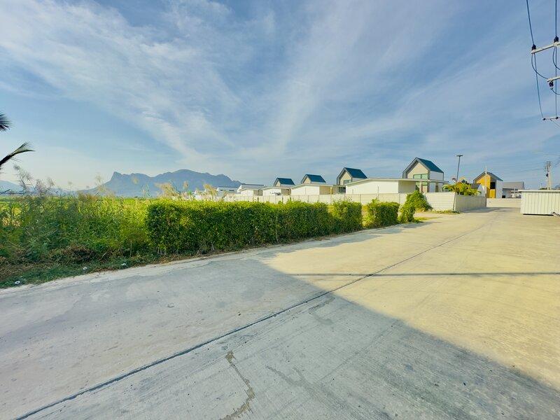 ขายต่ำกว่าราคาประเมิน ที่ดิน วิวภูเขา ใกล้หาดชะอำ เนื้อทึ่ 16-1-84 ไร่ ถนนเพชรเกษม ตำบลชะอำ อำเภอชะอำ จังหวัดเพชรบบุรี 12