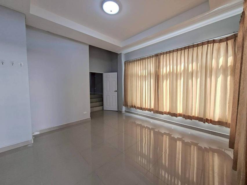 ขายด่วนบ้านทาวน์โฮม 3 ชั้น หลังมุม หมู่บ้าน The Balcony Home เฉลิมพระเกียรติ ร.9 ซอย 28 ใกล้สวนหลวง ร. 9 (N.1971) 2