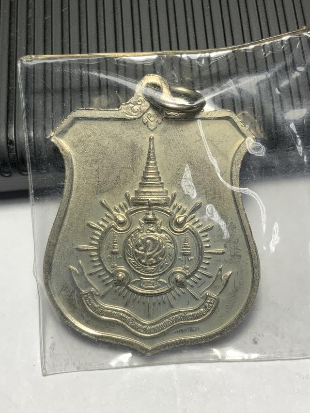เหรียญอาร์มที่ระลึกเฉลิมพระชนมพรรษาครบ6รอบ (72พรรษา) รูปที่ 3