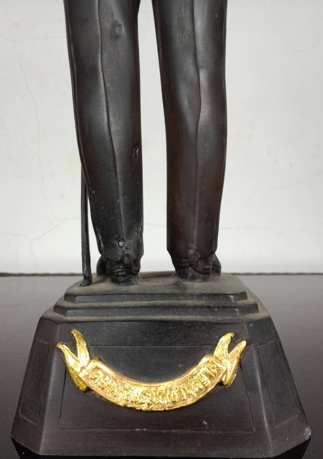 36.พระบรมรูปหล่อโลหะในหลวงรัชกาลที่9 พระบาทสมเด็จพระปรมินทรมหาภูมิพลอดุลยเดช(รมดำ) รูปที่ 11