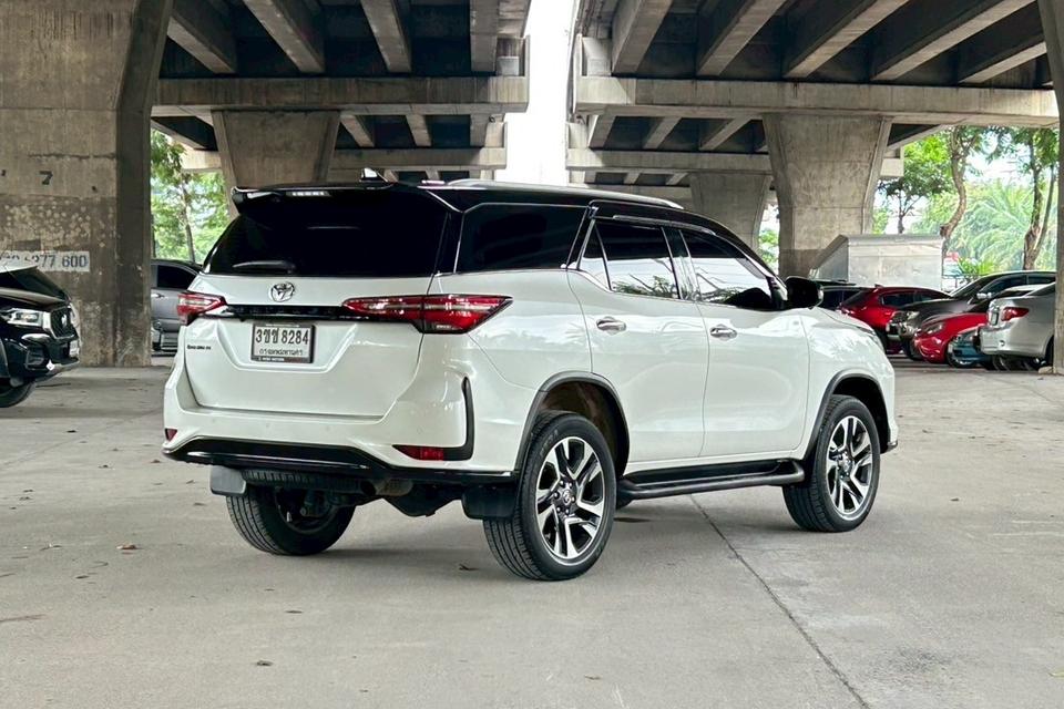 Toyota Fortuner 2.4 Legender 2WD AT ปี 2022