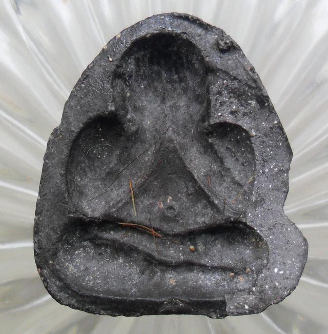 พระรอดเก่าเนื้อจัดค่ะ 12