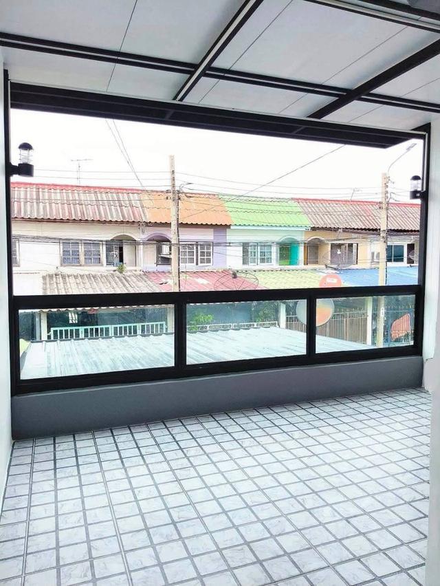 หมู่บ้านมิตรประชา  คลองถนน ใกล้เซ็นทรัลเวสเกต ทาวน์เฮาส์ 2 ชั้น  ตกแต่งใหม่ ติดถนนกาญจนาภิเษก 20