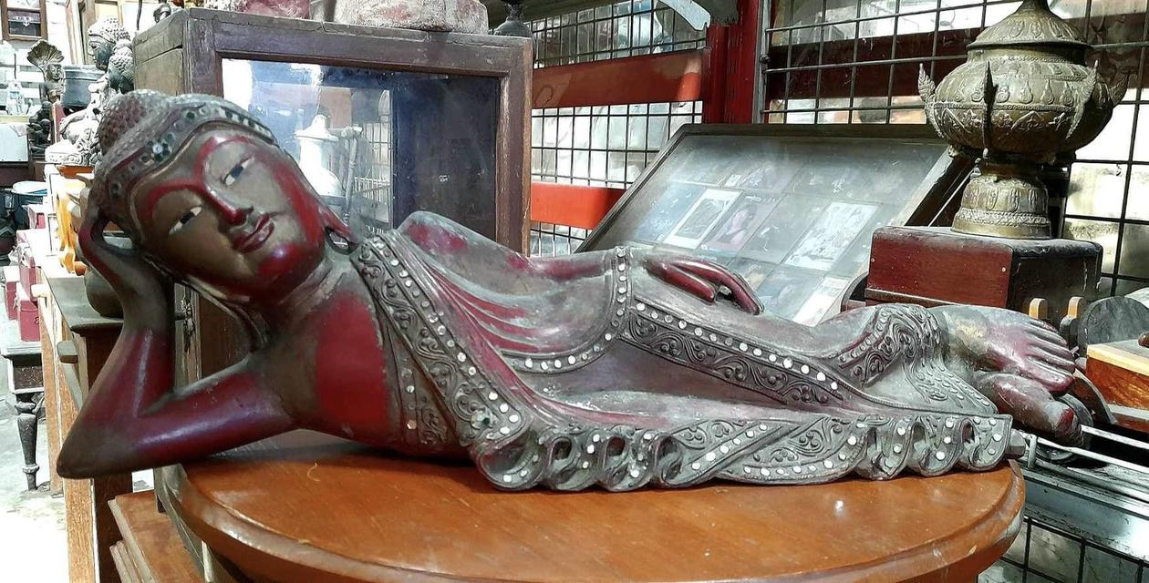 พระนอนไม้แกะ พระพุทธรูปไม้แกะสลัก ปางไสยาสน์ ศิลปะล้านนา