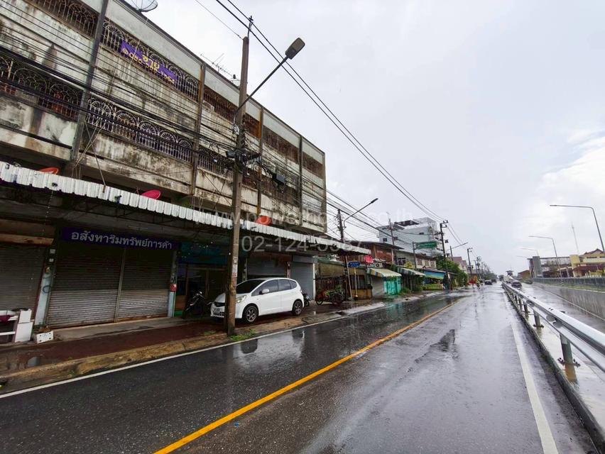 อาคารพาณิชย์ 3.5 ชั้น ถนนรถไฟตะวันตก ต.พระปฐมเจดีย์ อ.เมืองนครปฐม จ.นครปฐม 3
