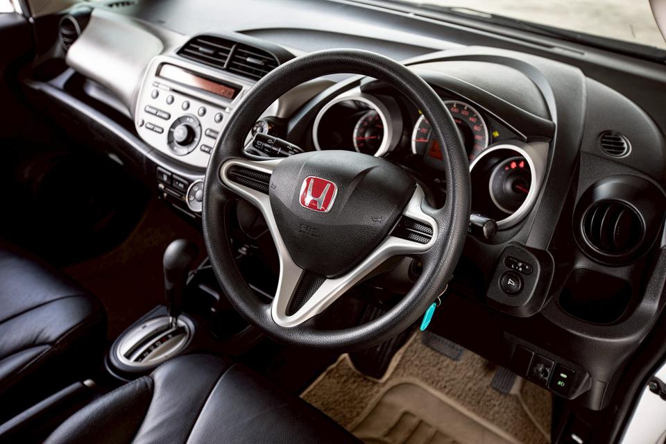Honda Jazz 1.5 S ปี 2013 สีขาว มือเดียวป้ายแดง  15