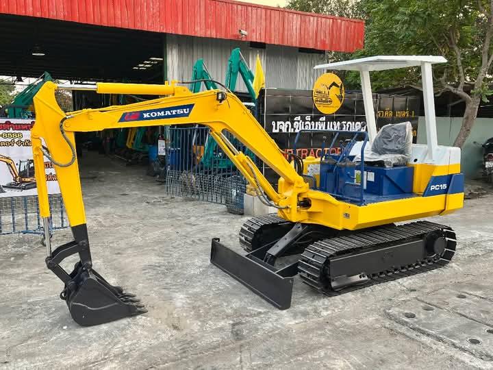 รถขุด Komatsu PC15-2 4