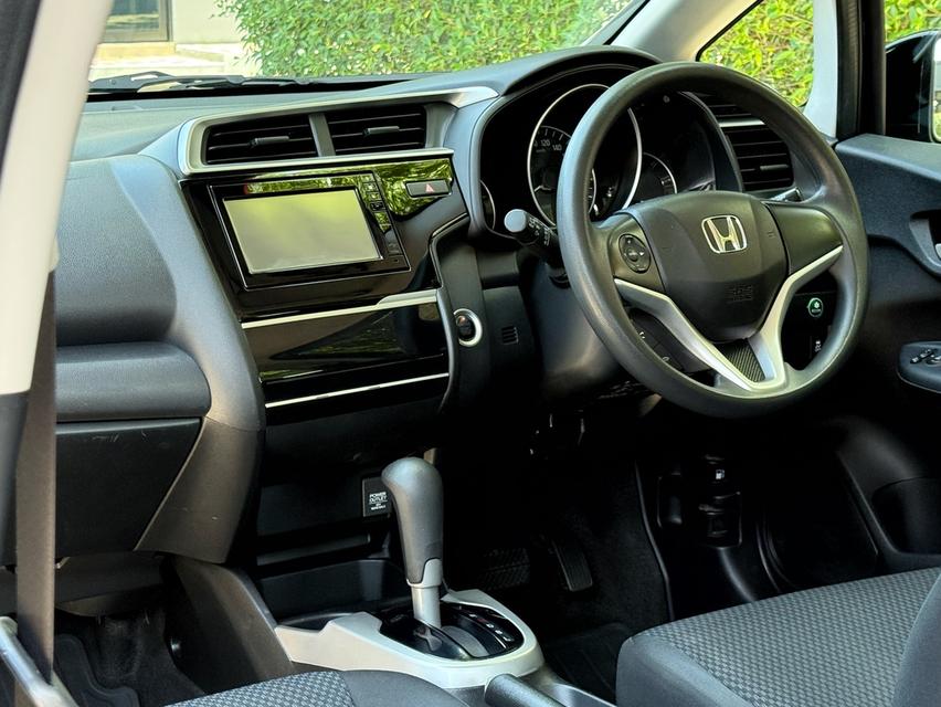 2019 HONDA JAZZ GK รถมือเดียวออกป้ายแดง รถวิ่งน้อย เข้าศูนย์ตามระยะ รถไม่เคยมีอุบัติเหตุครับ 12