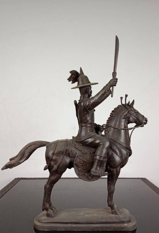 625.พระบรมรูปหล่อสมเด็จพระเจ้าตากสินมหาราช ทรงม้าศึก 4