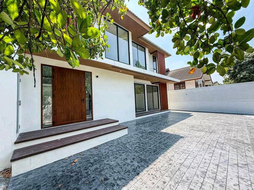 ขายบ้านเดี่ยว 2 ชั้น หลังมุม สไตล์ Modern Luxury สุขุมวิท 71 | 4 ห้องนอน พร้อมห้องนอนชั้นล่าง | สงบเป็นส่วนตัว | เดินทางสะดวก 2