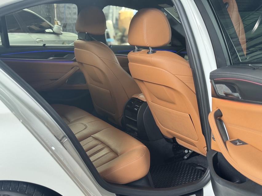 รหัสรถ BM2420 BMW 520d M-Sport LCI 2022 6