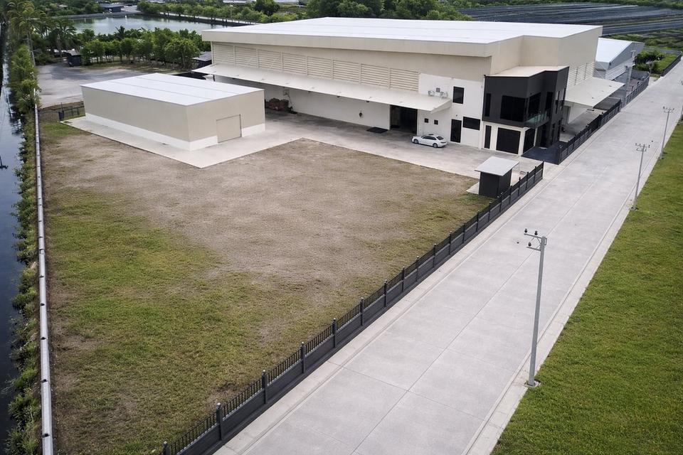 โรงงาน/โกดัง/ออฟฟิต ทรัพย์สวยสุดๆๆ ในตลาด  ต.คลองมะเดื่อ อ.กระทุ่มแบน 2