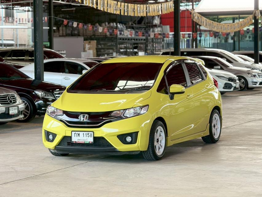 HONDA JAZZ 1.5 SV ปี2015รถบ้านสวยสภาพดี สีโดนใจ พร้อมใช้งาน