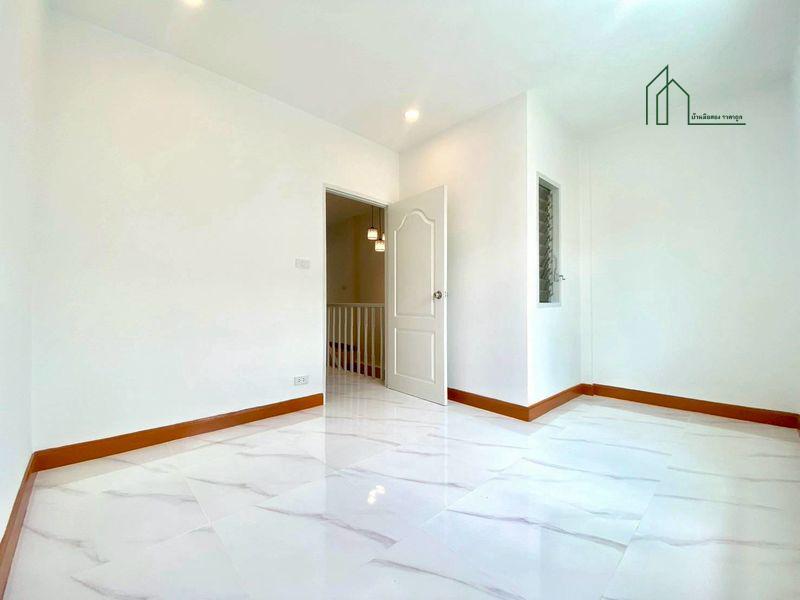 ทาวน์เฮาส์ รีโนเวทใหม่ หมู่บ้านปิยวรารมย์ ถนนบ้านกล้วย-ไทรน้อย ฟรีโอน  17