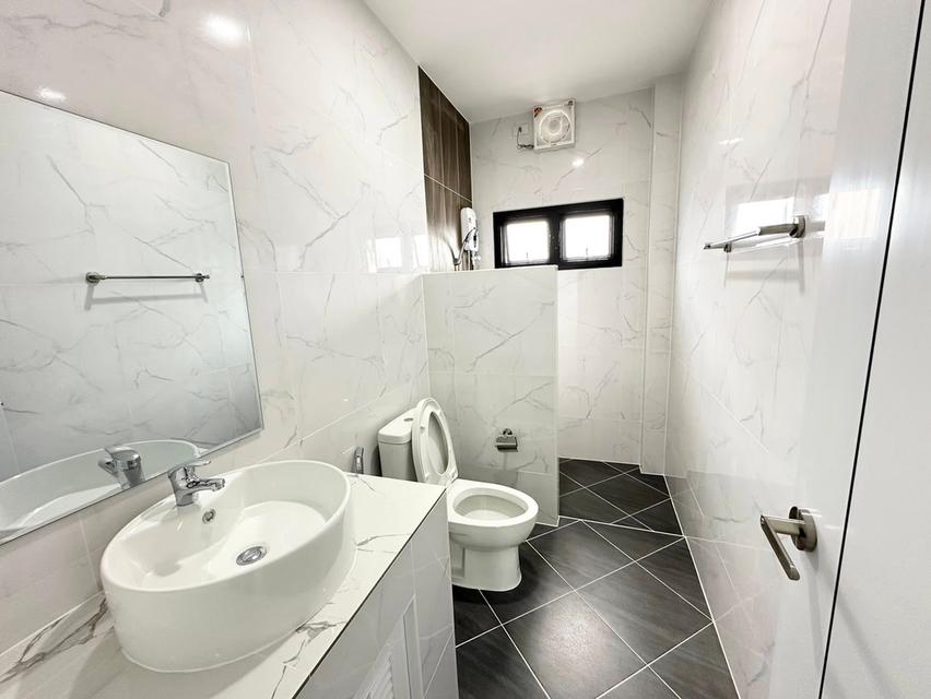 บ้านเดี่ยวสองชั้นในโครงการ ทำเลใกล้สิ่งอำนวยความสะดวก #สันกำแพง ราคาเพียง 22,000 บาท/เดือน ✨清迈独栋两层别墅出租 3 卧室 3 卫生间 - 租金 22,000 泰铢/月 ✨ 5