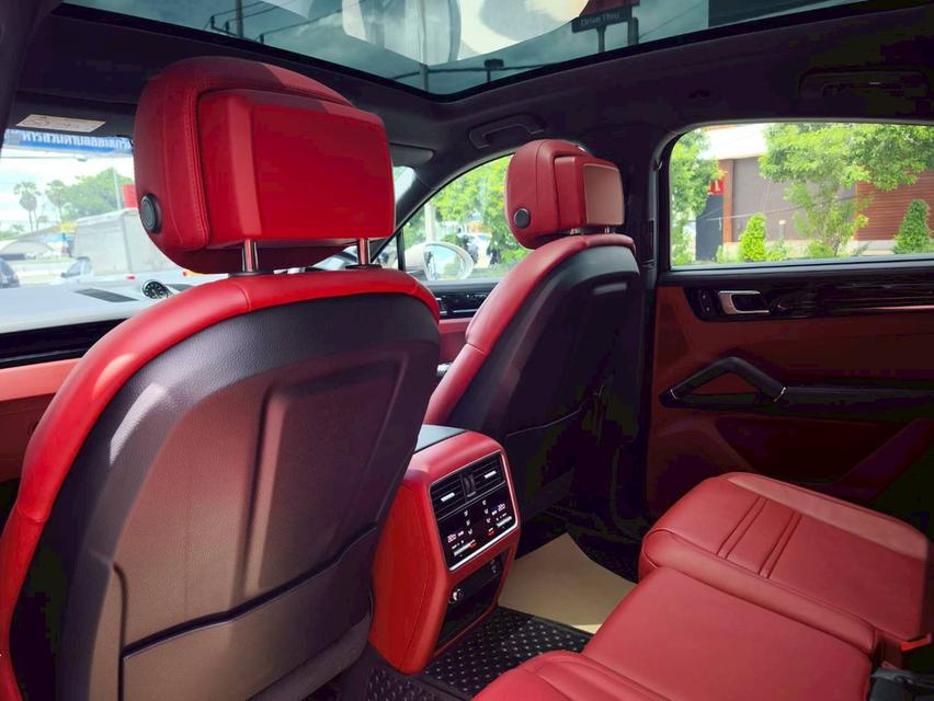 รหัสรถ KPV96 2023 PORSCHE CAYENNE 3.0 E-HYBIRD สี Crayon 10