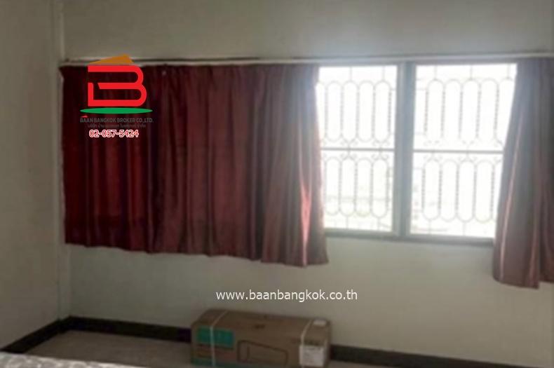 ทาวน์เฮ้าส์ หมู่บ้านอัมรินทร์วิลล่า (ใกล้อิมแพคเมืองธานี) ซอยแจ้งวัฒนะปากเกร็ด 41 เนื้อที่ 20 ตรว. ตำบลปากเกร็ด (สีกัน) อำเภอปากเกร็ด (ตลาดขวัญ) 5