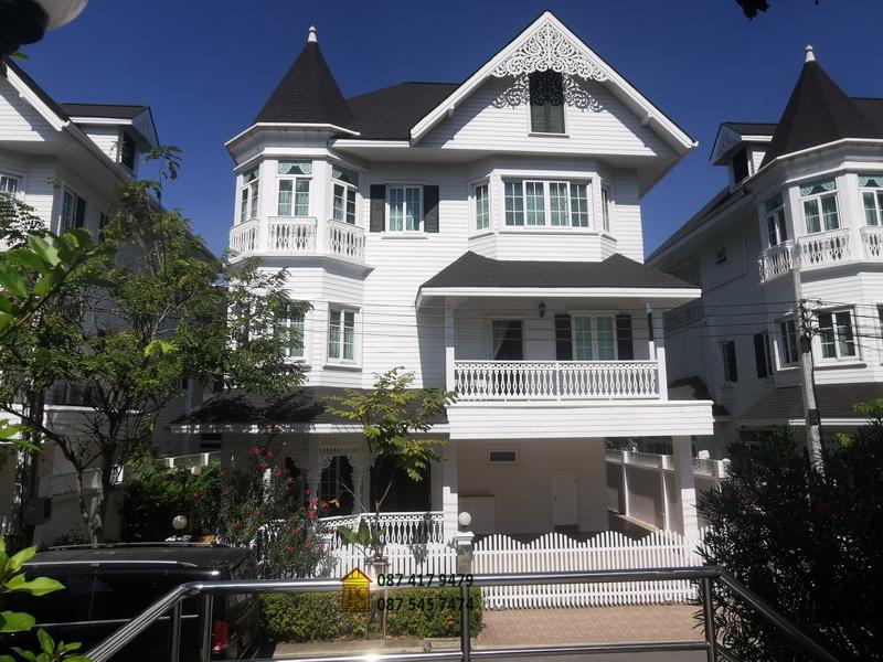 ขายด่วนบ้าน 3 ชั้น 63.5 ตรว. พร้อมเฟอร์ฯ ม.แฟนตาเซียวิลล่า ใกล้เซ็นทรัลบางนา บ้านสวยสไตล์วินเทจ-วิคตอเรียน 3