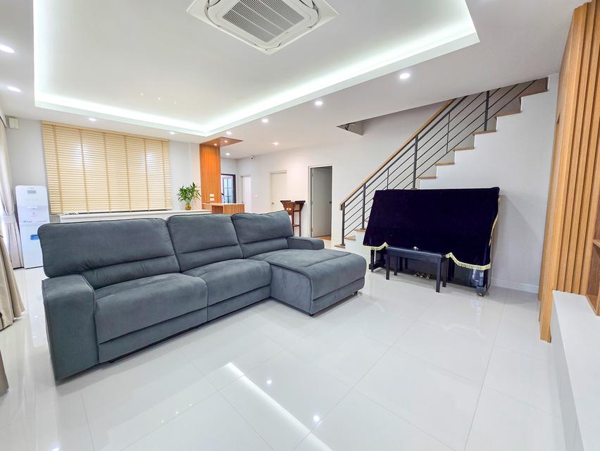 ให้เช่า บ้านเดี่ยว 𝐂𝐞𝐧𝐭𝐫𝐨 𝐁𝐚𝐧𝐠𝐧𝐚 แบบฟรานซิส 4 ห้องนอน ใกล้เมกาบางนา บ้านใหม่ ตกแต่งครบ พร้อมระบบ กรองน้ำภายในบ้าน พร้อมอยู่ทันที 3