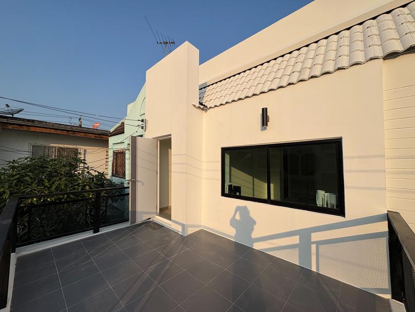 ขายบ้านมือสอง รีโนเวทใหม่ นนทบุรี บ้านสวย ทำเลดี ใกล้รถไฟฟ้าสายสีม่วง ใกล้ห้างเวสต์เกต 8