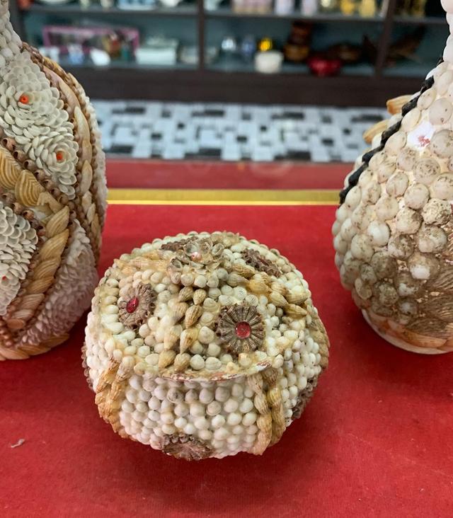 ชุดแจกันเก่า ทำจากเปลือกหอย 2