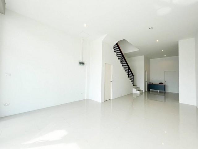 For Rent : Wichit, 3-Storey Commercial Building, 3 Bedrooms 4 Bathrooms 3