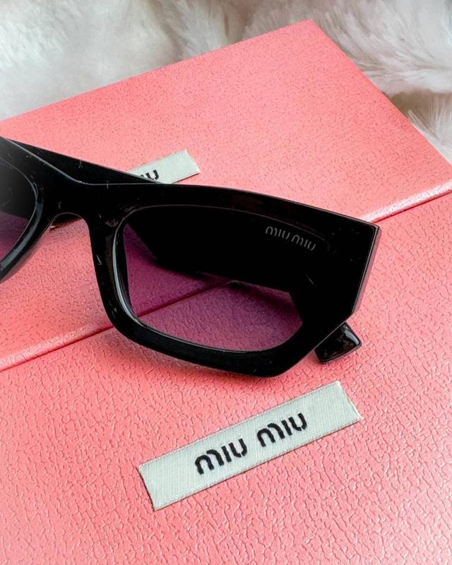 แว่นกันแดดmiumiu