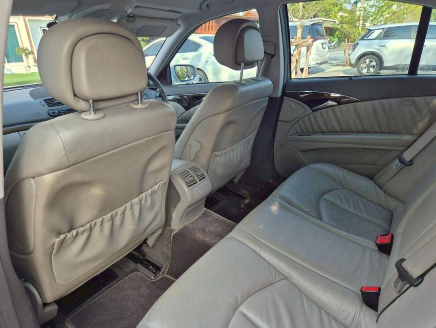 รถขาย Benz E200 W211 ปี 2009 สีเงิน เลขไมล์น้อย รูปที่ 11