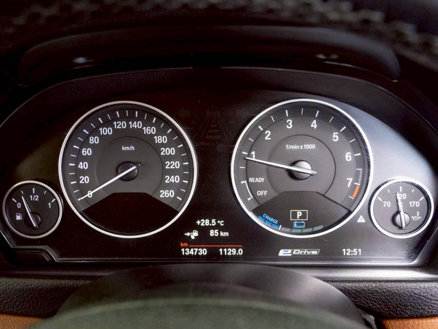 BMW 330e Luxury ปีจด 2017 12
