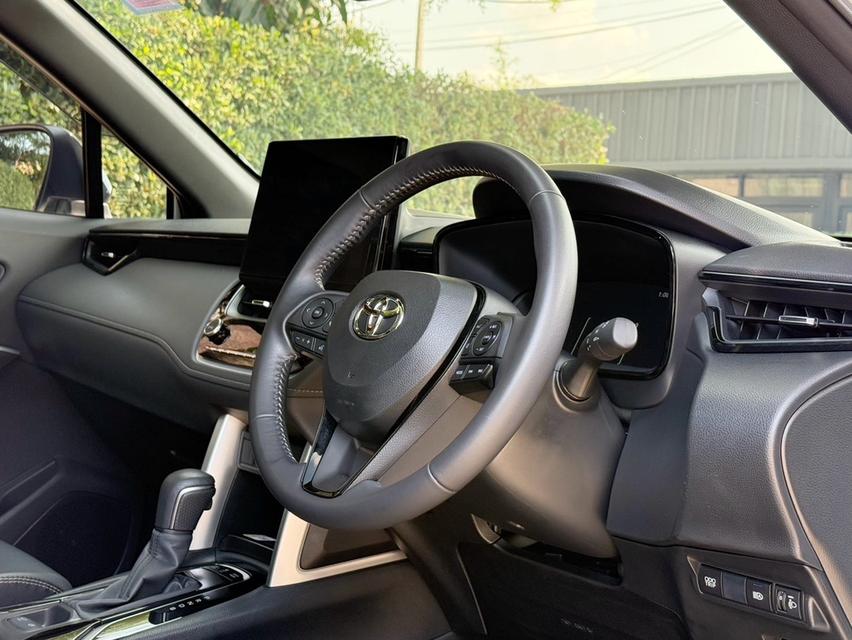 2025 TOYOTA CROSS EHEV GR SPORT รุ่น TOP รถมือเดียวออกป้ายแดง รถวิ่งน้อยเพียง 10,200 กม รถไม่เคยมีอุบัติเหตุครับ รูปที่ 11