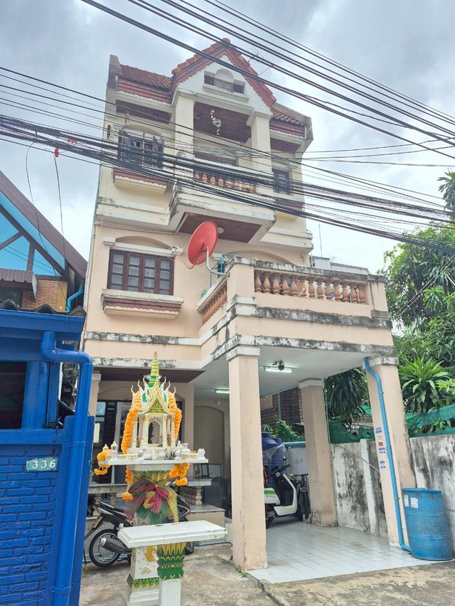 โอกาสทองสำหรับนักลงทุนอสังหา! ขายอพาร์ทเม้นต์ 4 ชั้น ผู้เช่าเต็ม ย่านรัชดา-ห้วยขวาง แหล่งธุรกิจที่อยู่อาศัย 1