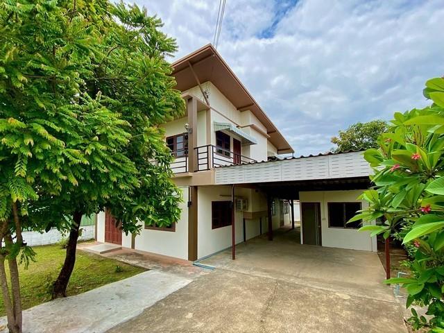 ให้เช่าบ้านโมเดิร์น2ชั้น 100ตรว. 5นอน3น้ำ เช่าลดเหลือ 23,000บ. เฟอร์ครบ เลี้ยงสัตว์ได้ แยกกองทราย บ้านจินดาวิลล่า ต.หนอง 1