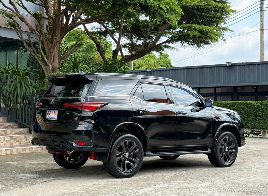 2023 TOYOTA FORTUNER 2.8 GR SPORT 4WD รถมือเดียวออกป้ายแดง รถวิ่งน้อย ประวัติศูนย์ครบ รถไม่เคยมีอุบัติเหตุครับ รูปย่อยที่ 3