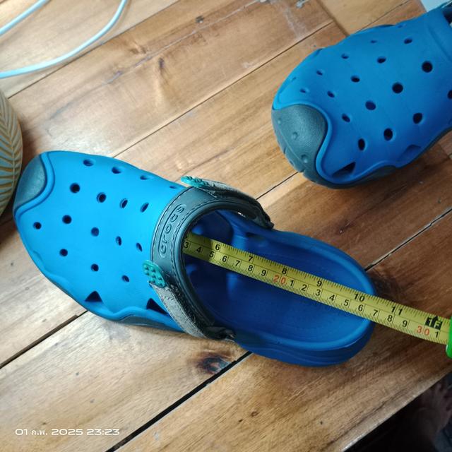 รองเท้าCROCS มือสอง แท้ 100% สีฟ้าสด รุ่นปรับสายคาดหลังเท้าได้ 1