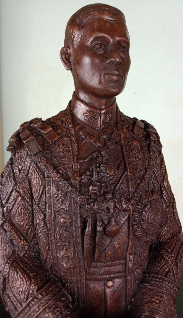 741.พระบรมรูปหล่อในหลวงรัชกาลที่ 10 พระบาทสมเด็จพระวชิรเกล้าเจ้าอยู่หัว รูปที่ 9