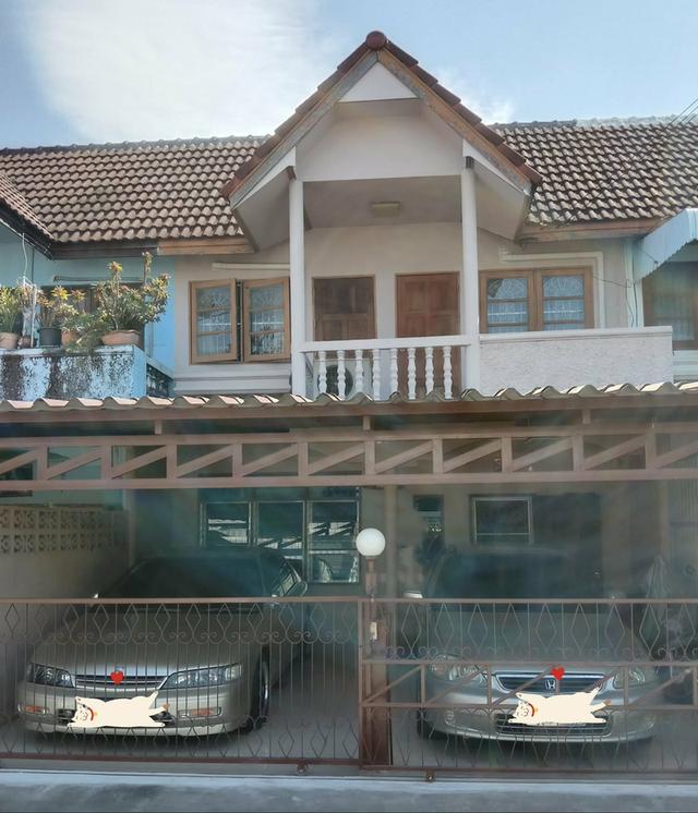 เจ้าของขายด่วน บ้านทาวน์เฮ้าส์ 2 ชั้น ตามสภาพ 28 ตร.วา เมืองนนทบุรี หน้ากว้าง 6 เมตร ที่จอดรถยนต์ในบ้านได้ 2 คัน  3 ห้องนอน 2 ห้องน้ำ เดินทางสะดวกมาก 1