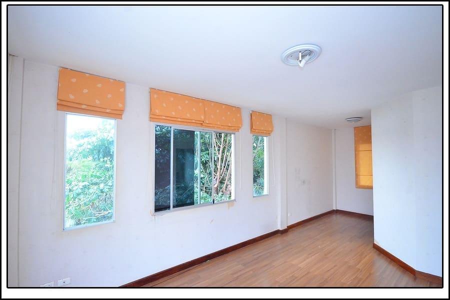ขายด่วน บ้านเดี่ยว 2 ชั้น (หลังริม) หมู่บ้านบ้านชลลดา สุวรรณภูมิ สนใจโทร 0896997555 (id line) 4