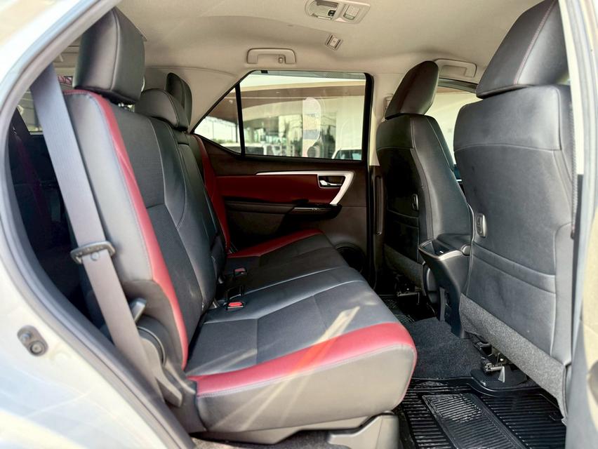 Toyota Fortuner 2.4Commanedr ปี22 รูปที่ 13