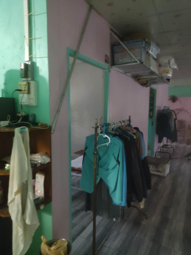 ขายบ้านพร้อมกิจการ ขนส่ง ถ่ายเอกสาร ฯลฯ และโรงสี บ้าน 3ห้องนอน 2 ห้องน้ำ ออฟฟิต ห้องโถง ครัว เป็นที่ดิน สองแปลง บ้าน 250ตารางวา โรงสี 275 ตารางวา ขาวร 15