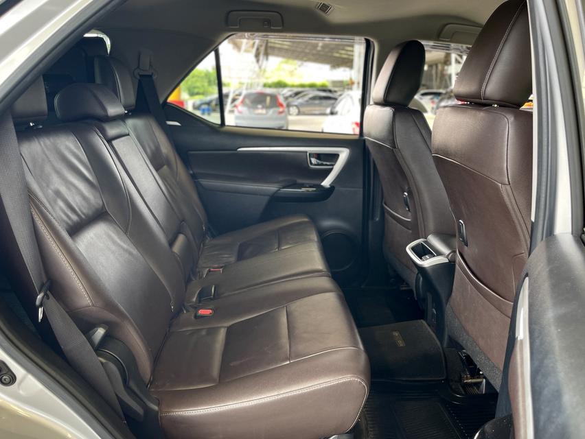 2018 TOYOTA FORTUNER 2.4 V 4WD สีเทา ไมล์ 147768 กม.  15