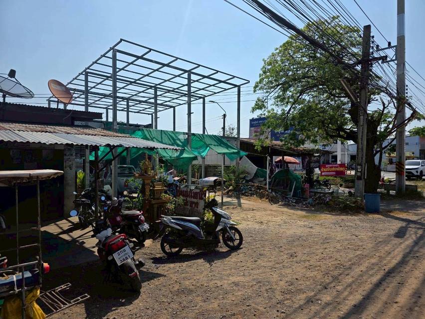 ที่ดิน 84 ตร.ว มีโกดังด้านหลัง ติดถนนใหญ่ อยู่ติด thai foods ห่างจาก7-11 lotus 800 เมตร เหมาะจะทำธุรกิจค้าขาย ทำเลดี 4