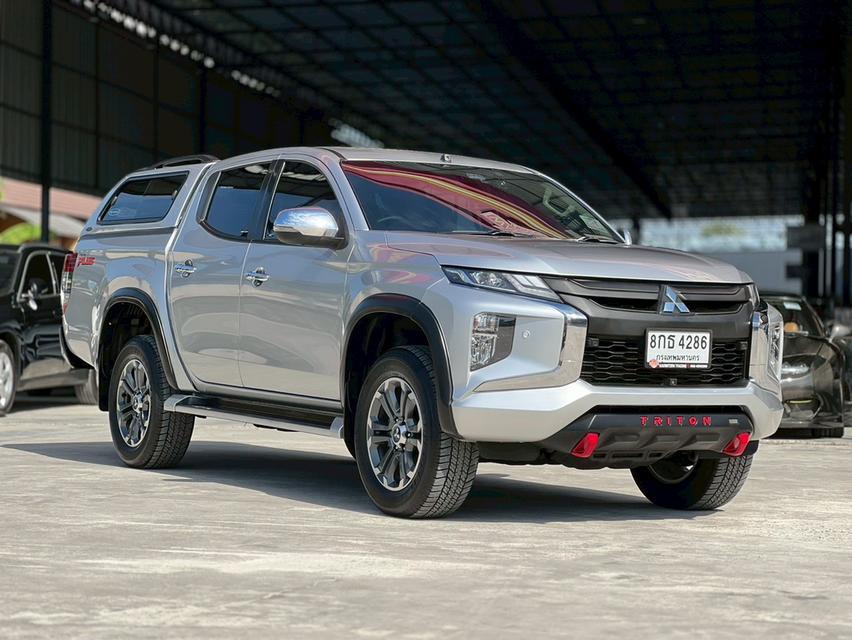 ปี 2019 MITSUBISHI TRITON 18-23, 2.4 GT โฉม PLUS DOUBLE CAB ตัวท็อปสุดสีเทา เกียร์ออโต้ เครื่องยนต์ดีเซล มือเดียวป้ายแดงซื้อสด รูปที่ 3