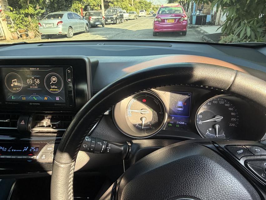 Toyota C-HR 1.8 Hybrid High (ตัวท็อป) ปี 2019 สีเทา 8