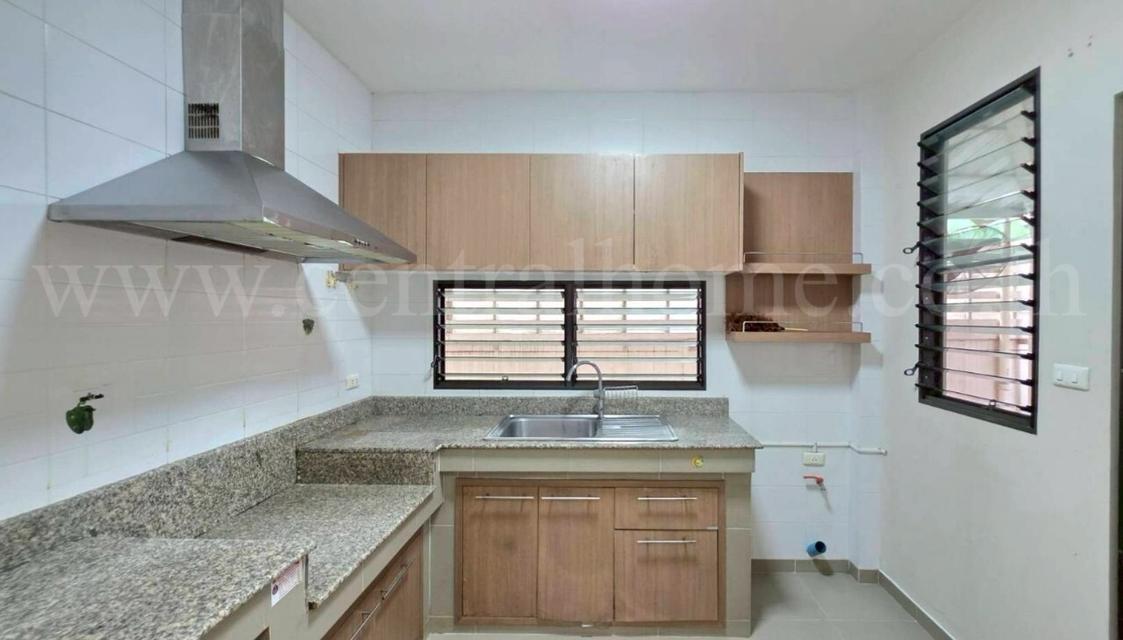 บ้านเดี่ยว มัณฑนา เลค วัชรพล - รามอินทรา หลังมุม 10