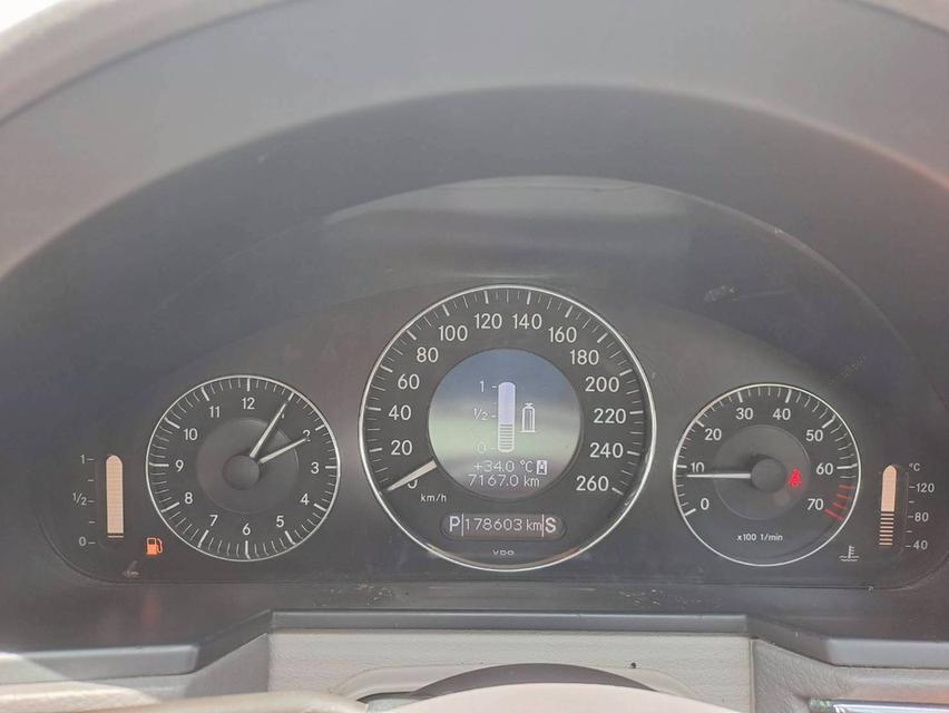 BENZ  E200  W211 NGT โรงงาน ปี 2009  รถสภาพสวยเดิมๆไม่มีอุบัติเหตุ ติดแก๊สจากโรงงาน 11