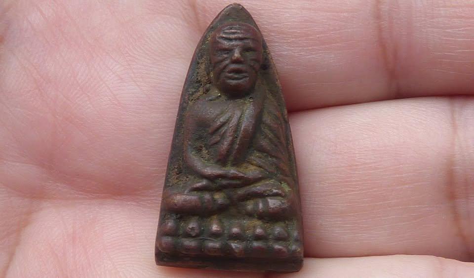 หลวงปู่ทวดพิมพ์หลังเตารีด อาปาเช่