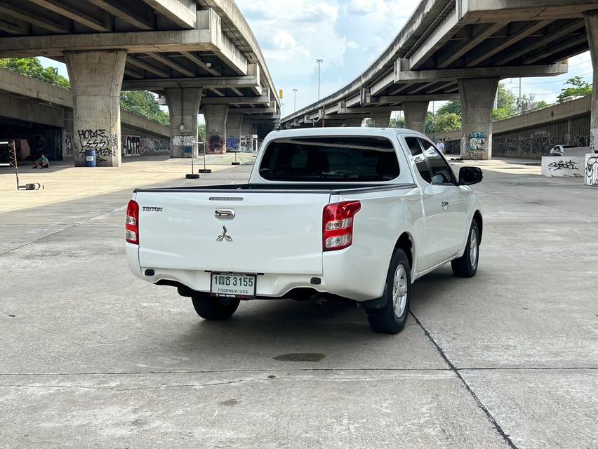 ขายรถ Mitsubishi Triton 2.4 GLX Mega Cab ปี 2015 สีขาว เกียร์ธรรมดา