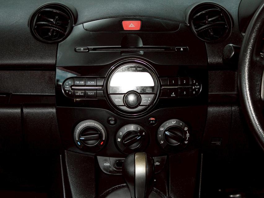 Mazda2 1.5 Spirit A/T ปี2012 11